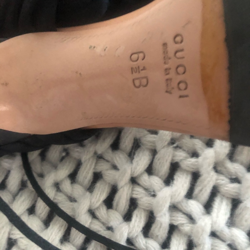 Gucci sandals with silk and gold heels - Picture 5 of 10